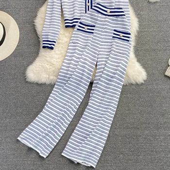 2021 Kit вязаных свитеров za žene Jesen-zima Seksi V-izrez u obliku plavo-bijeli prugasti kostim iz dva predmeta Svakodnevne marke odjeće High street