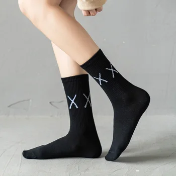 Klasicni X Crno Bijeli je Klasičan Hip-hop Trend Skateboard Sportske čarape sa slovima Modne čarape za par Proljeće Ljeto Jesen Svakodnevne čarape